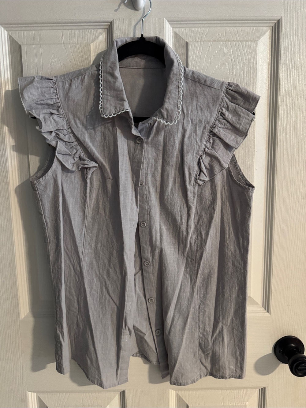 Sleeveless Ruffle Collar Button-Front Top - Gray